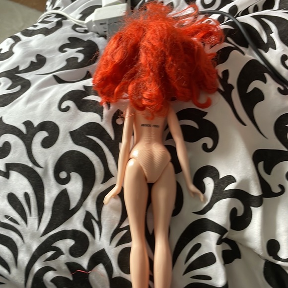 Brave Merida doll (no clothes or shoes) - Picture 3 of 5